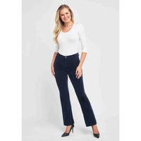 Wonderjeans WB Boot Navy Velvet, tall jeans voor lange dames, gedragen door model