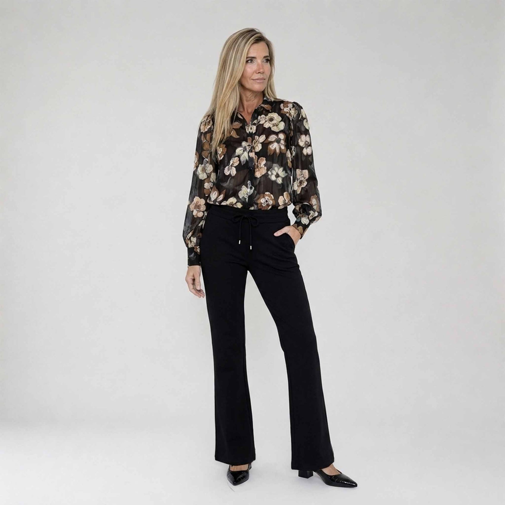 Tall Blouse Only-m Flora | model | lange dames
