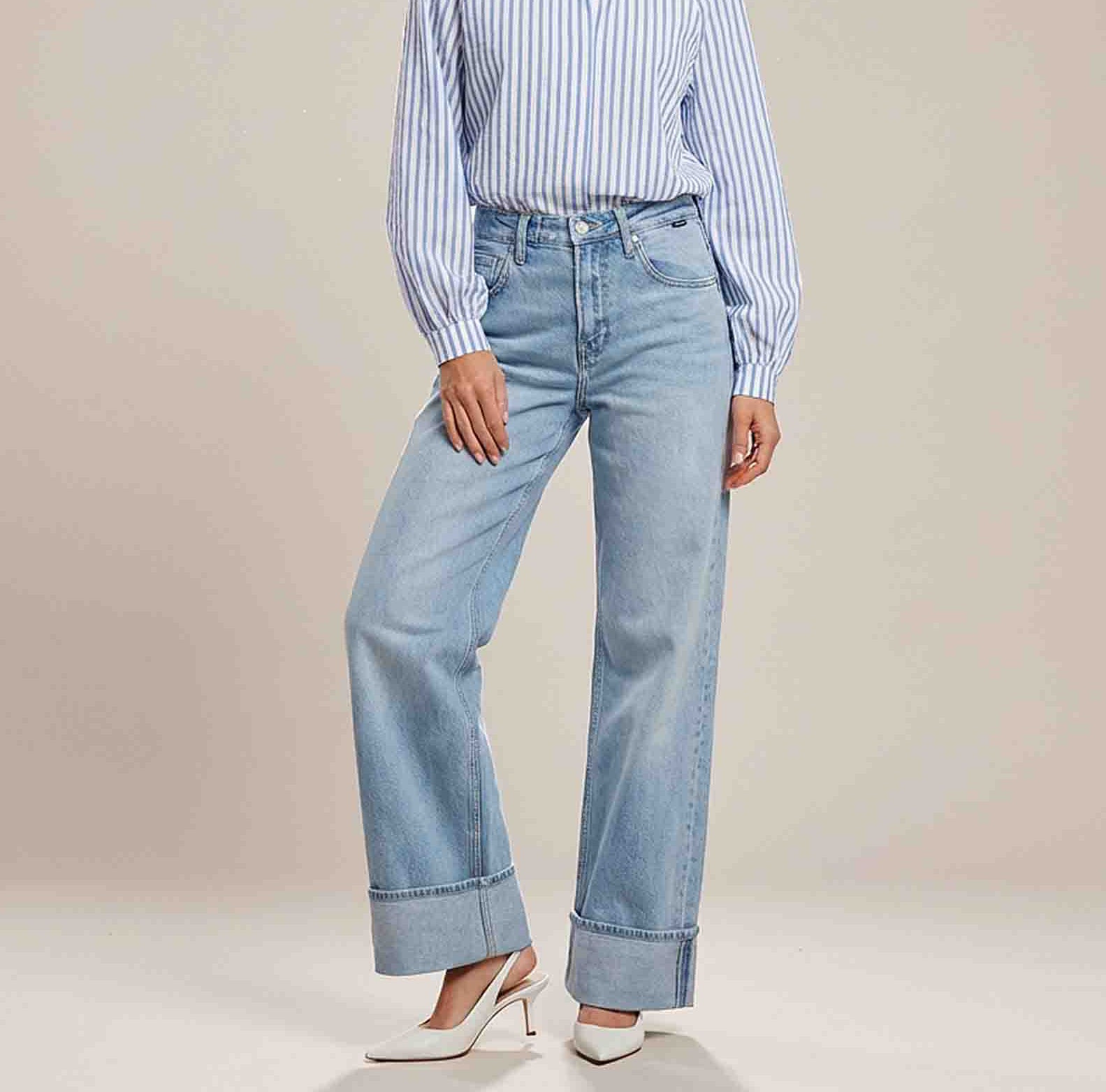 Mavi Jeans Sandra Lt Brushed, tall jeans voor lange dames, gedragen door model
