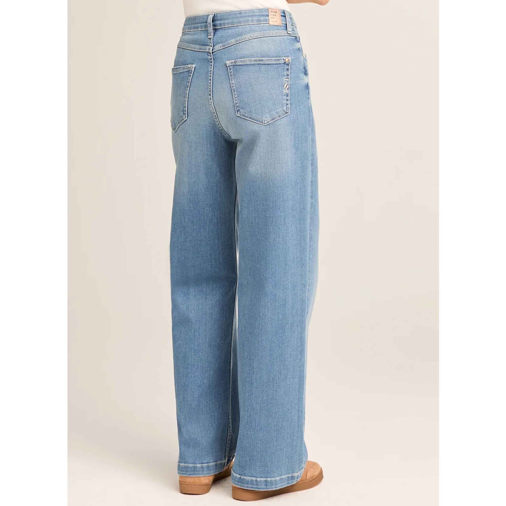 Bluefire Jeans Judy Pacific, jeans in tall met lange benen, achteraanzicht