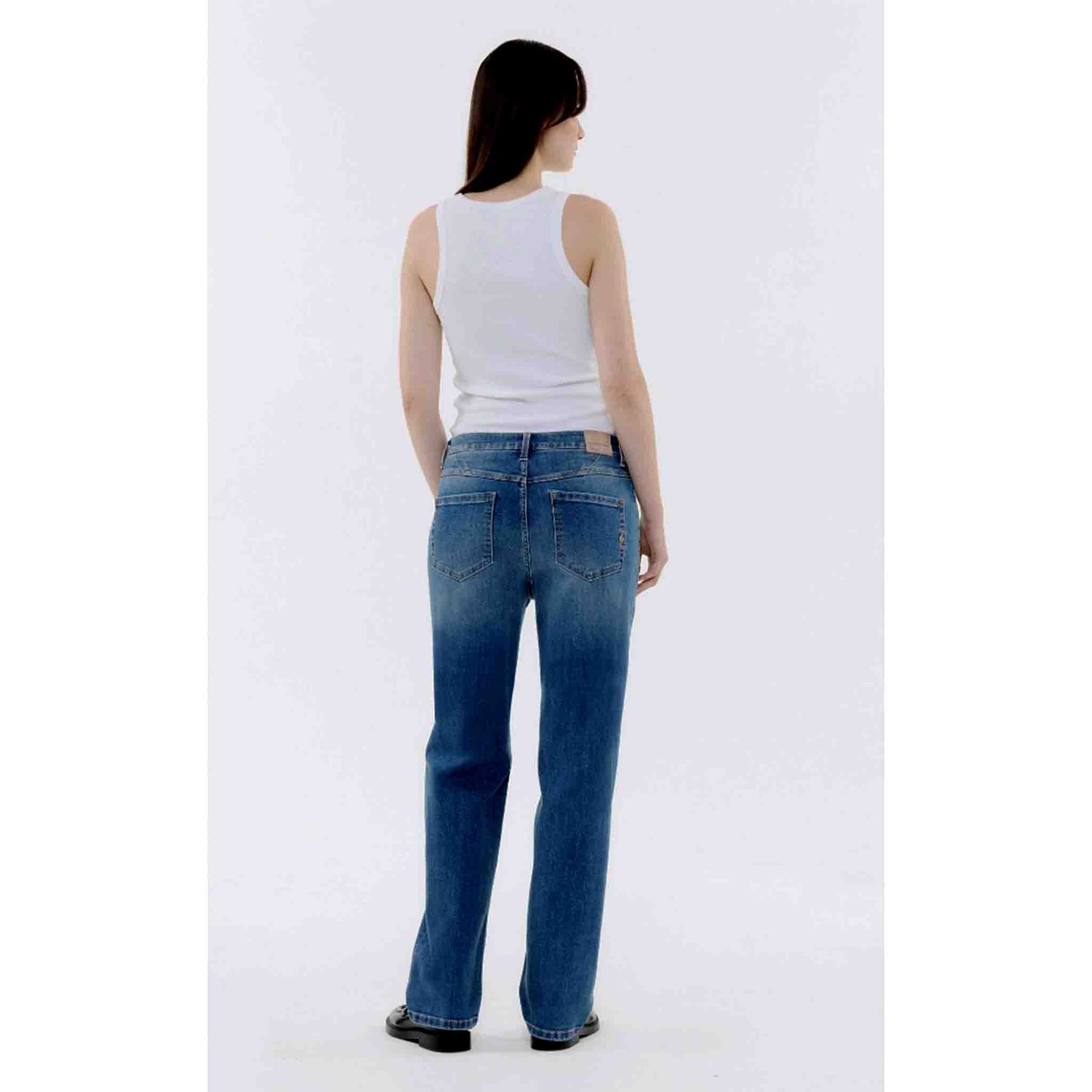 Bluefire Jeans Katy Blue Wave, jeans in tall met lange benen, achteraanzicht