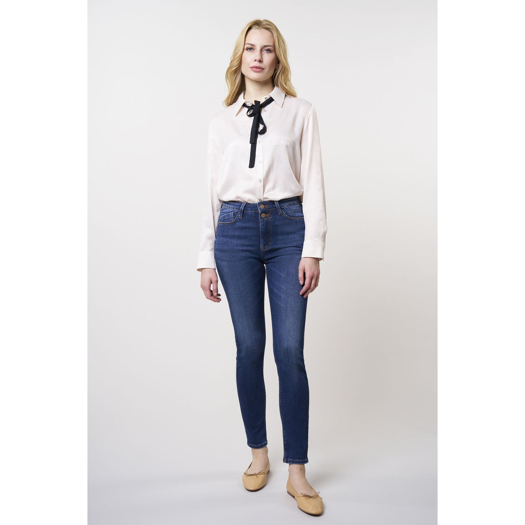 Bluefire Lara Oslo Night, tall kleding voor lange vrouwen, gedragen door model