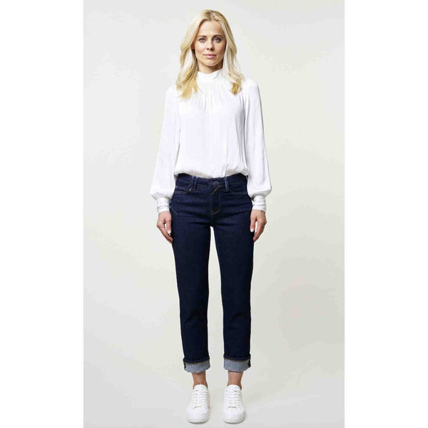 Bluefire Jeans Lea Rinse, tall jeans voor lange dames, gedragen door model