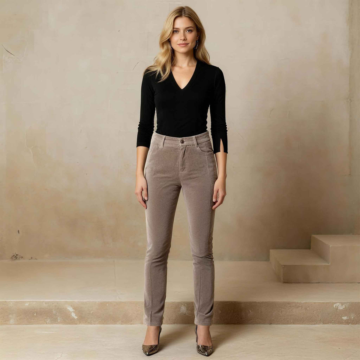 Broek Bona Velvet Taupebruin, tall kleding voor lange vrouwen, gedragen door model