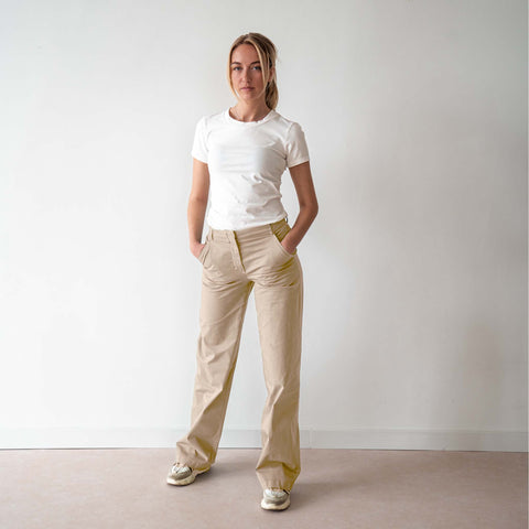 Bloomers Broek Marlene Summer Cotton Zand, tall kleding voor lange vrouwen, gedragen door model