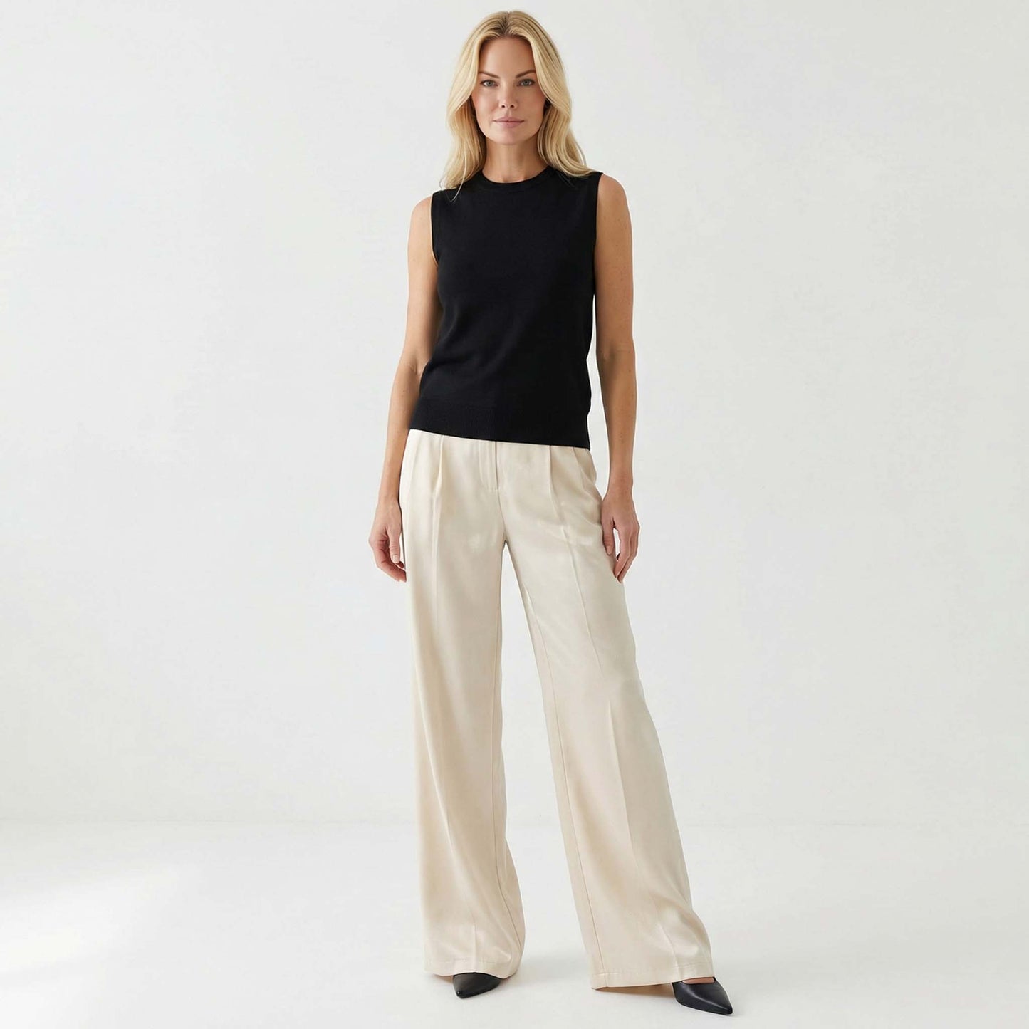 ICNK Broek Mosaic Shiny Satin, tall kleding voor lange vrouwen, gedragen door model