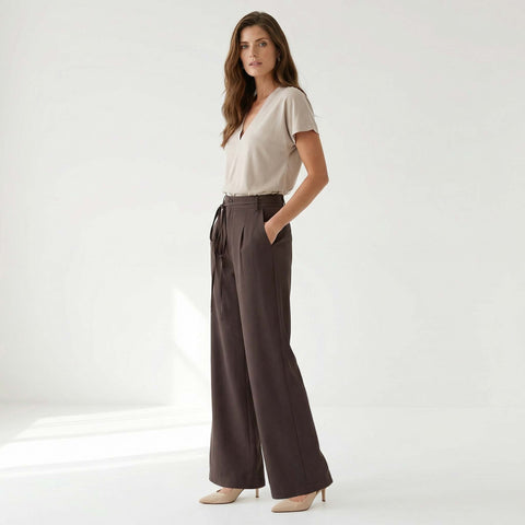 Kimara Broek Lieke, tall kleding voor lange vrouwen, gedragen door model