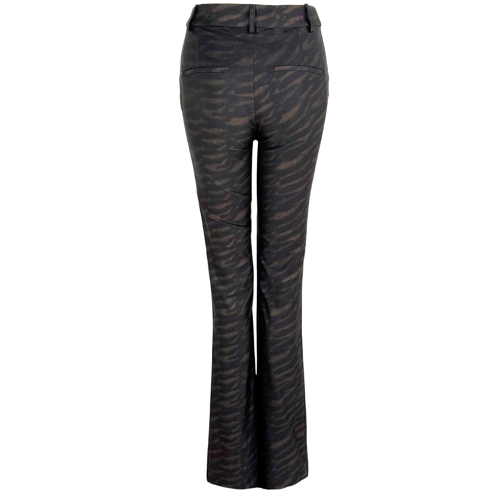 LongLady Broek Betty Bruin, tall kleding voor lange dames, achteraanzicht