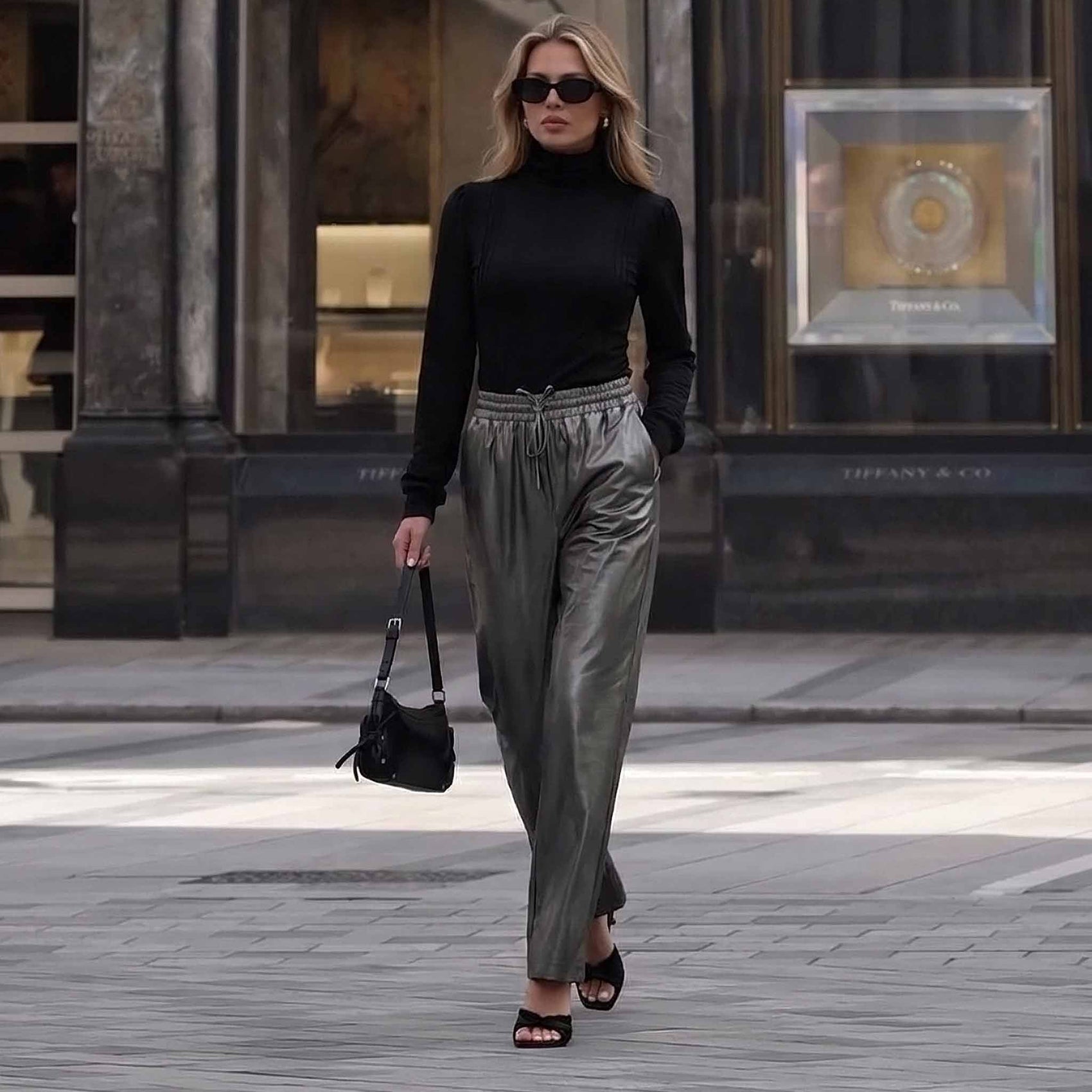 LongLady Broek Boukje Grijsbruin, tall kleding voor lange vrouwen, gedragen door model