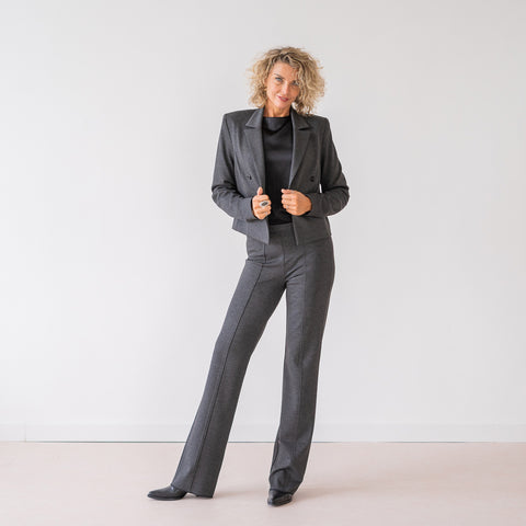 LongLady Blazer Carline, tall kleding voor lange vrouwen, gedragen door model
