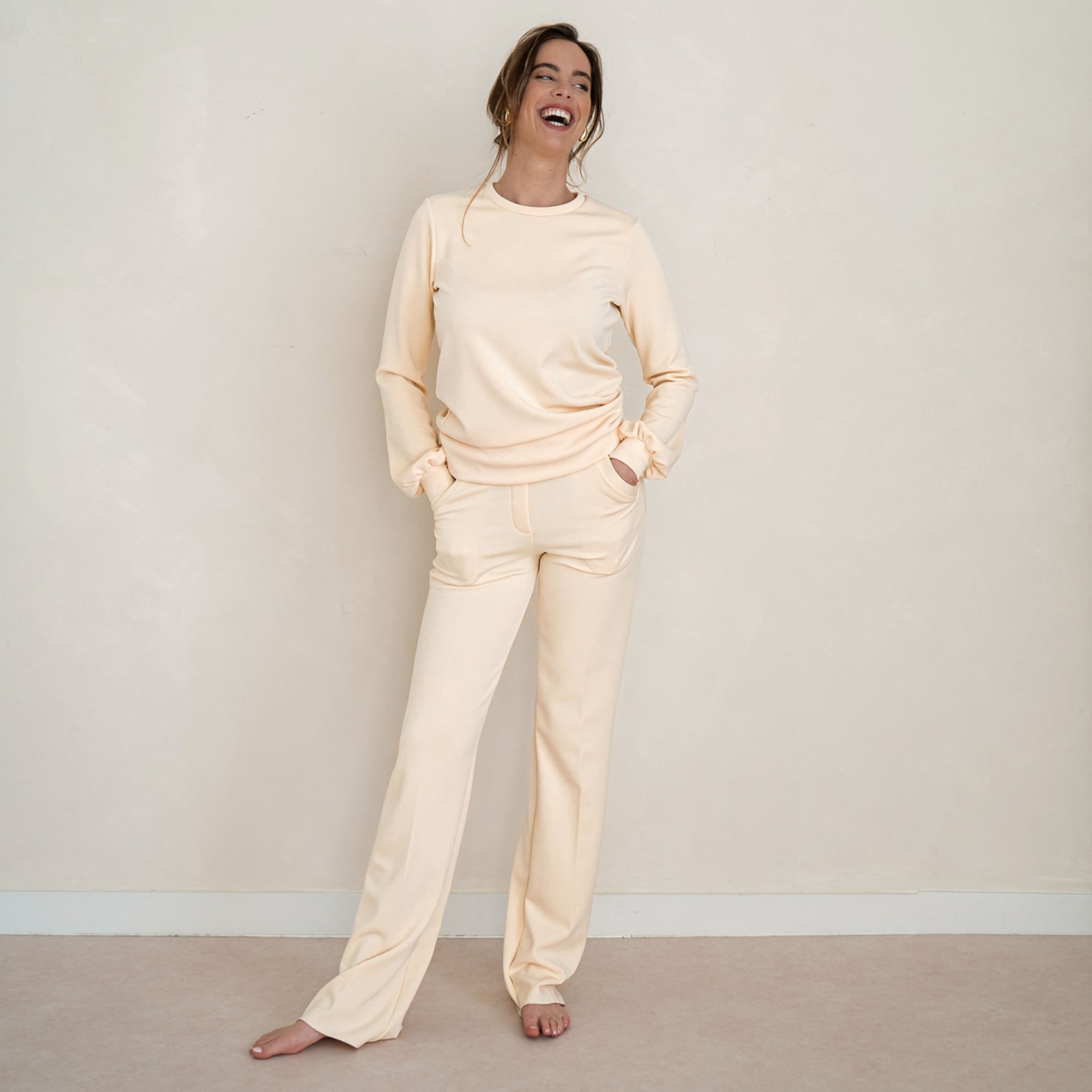 LongLady Broek Nysa, tall kleding voor lange vrouwen, gedragen door model
