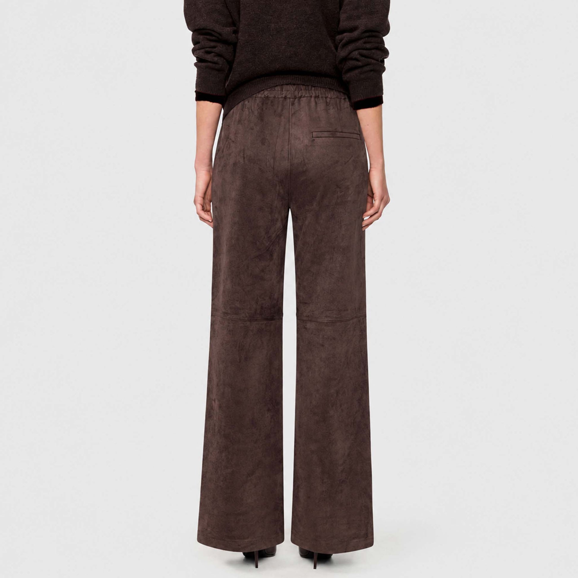 Mac Broek Chiara Suedine Truffle Brown met extra beenlengte – voorkant – LongLady kleding voor lange dames