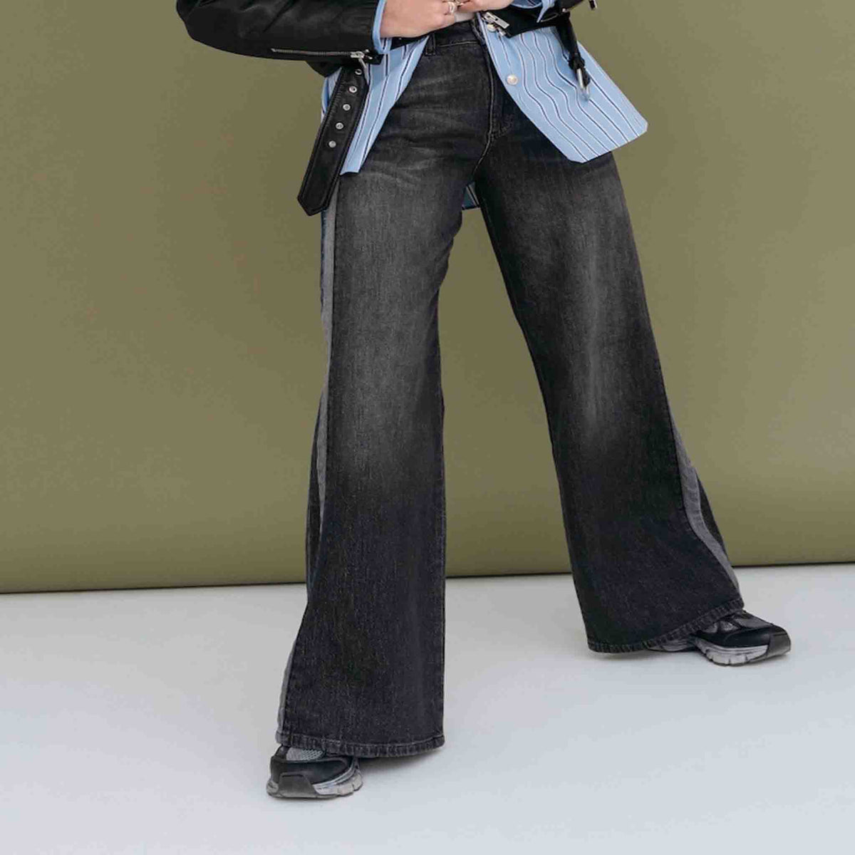 DNM Pure Cooper Black Stripe, tall kleding voor lange vrouwen, gedragen door model
