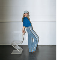 DNM Pure Cooper Lt Blue Stripe, tall kleding voor lange vrouwen, gedragen door model