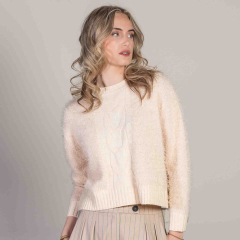 ICNK Trui Hairy Feather Cable, tall kleding voor lange vrouwen, gedragen door model