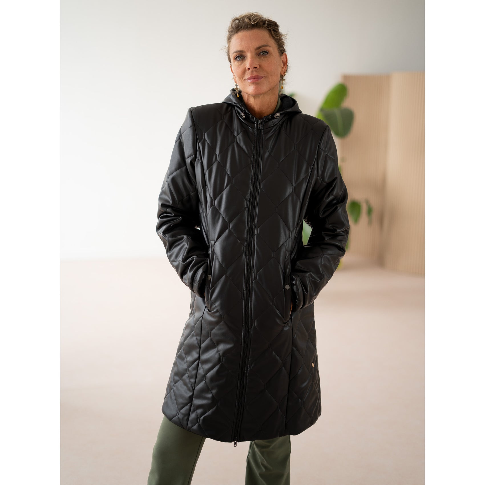 Longlady Jas Maijke, tall kleding voor lange vrouwen, gedragen door model