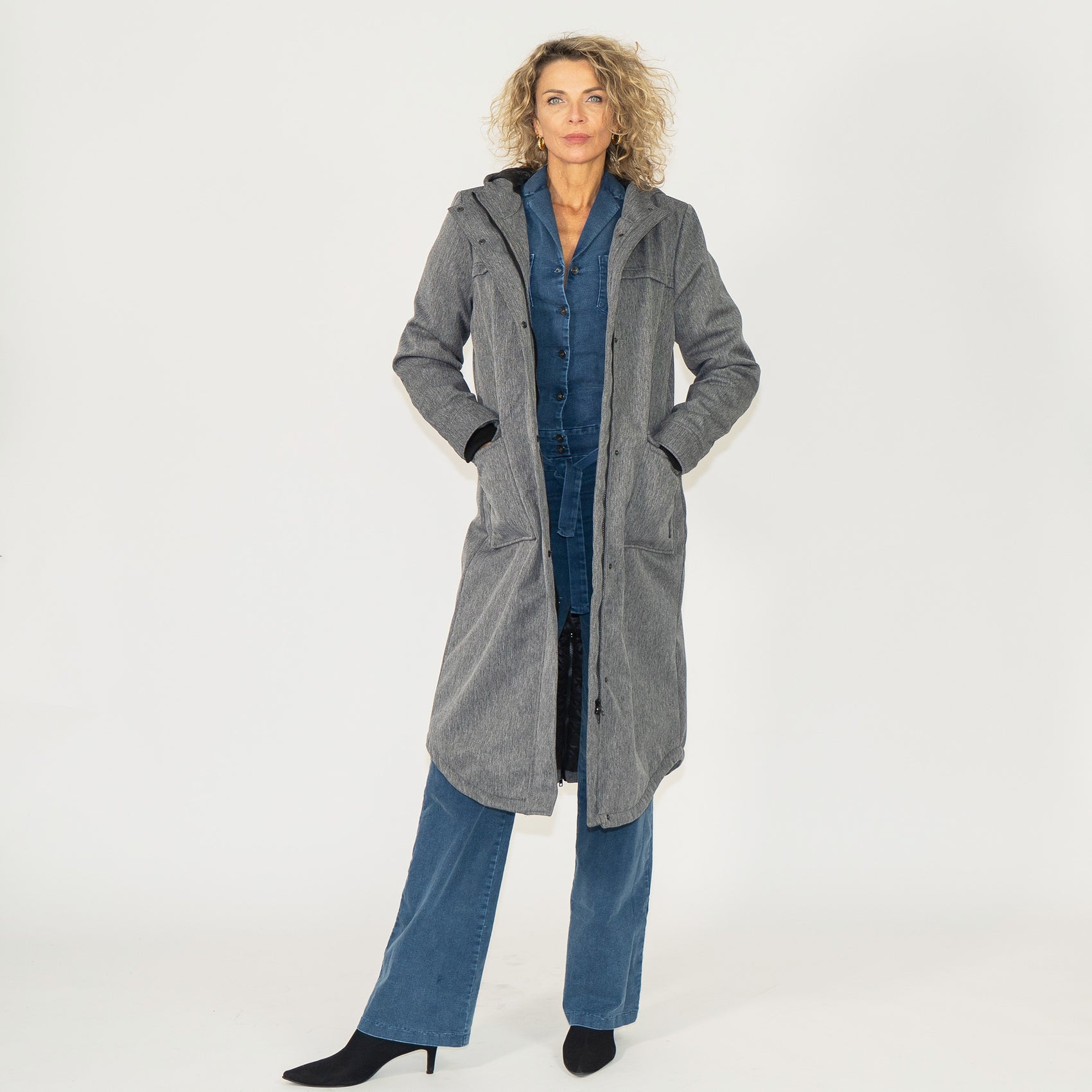 Longlady Jas Mirie Visgraat, tall kleding voor lange vrouwen, gedragen door model