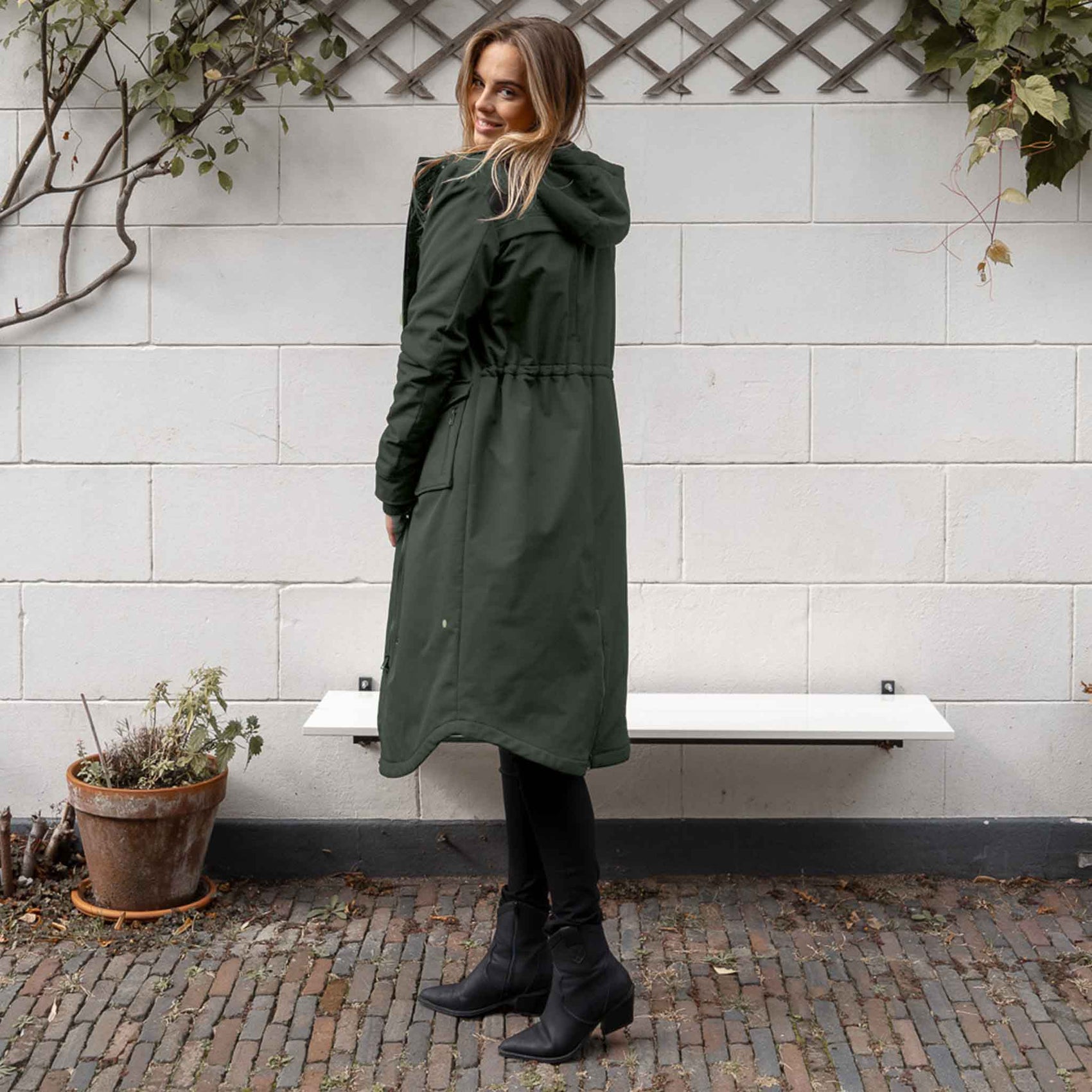 Longlady Jas Mirie, tall kleding voor lange vrouwen, gedragen door model
