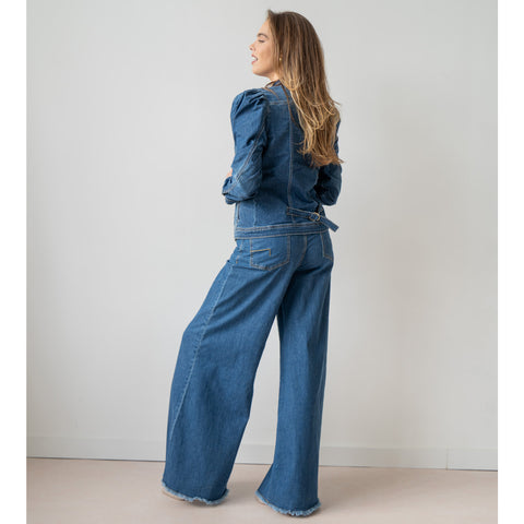 DNM Pure Jack Grand long Stone Blue, tall kleding voor lange vrouwen, gedragen door model