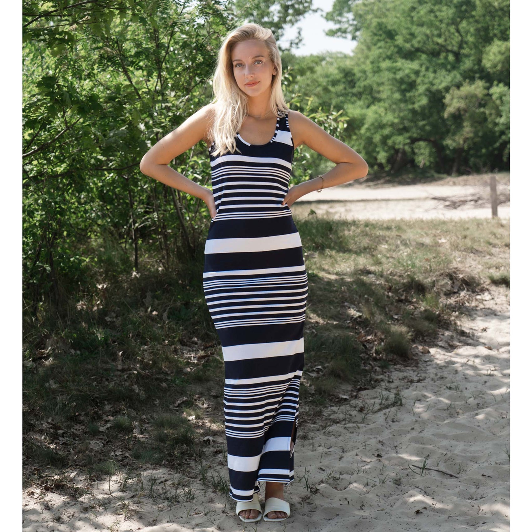 Only-M Jurk Righe, tall kleding voor lange vrouwen, gedragen door model