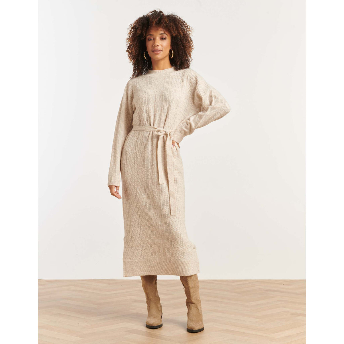 Smashed Lemon Jurk Gebreid Zand, tall kleding voor lange vrouwen, gedragen door model