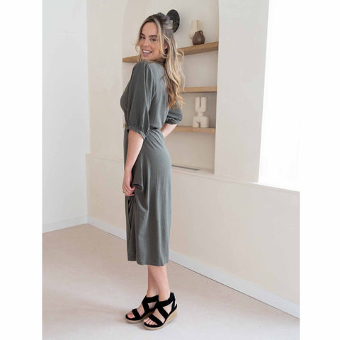 Longlady Jurk Jackie, tall kleding voor lange vrouwen, gedragen door model