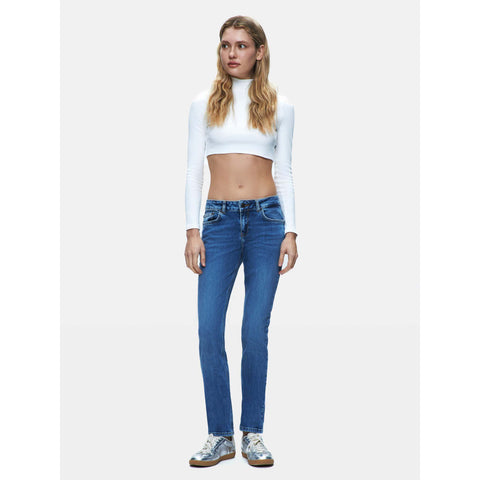 LTB Jeans Aspen Sonoma (Fallon 200), tall jeans voor lange dames, gedragen door model