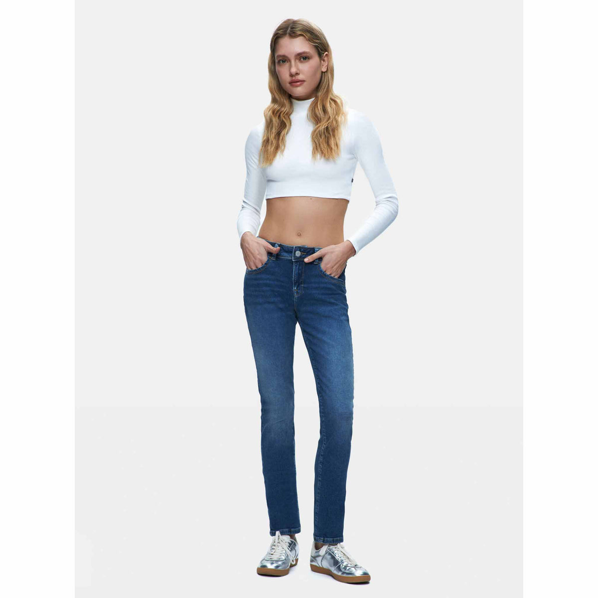 LTB Jeans Maxime Selie (Fallon 201), tall jeans voor lange dames, gedragen door model