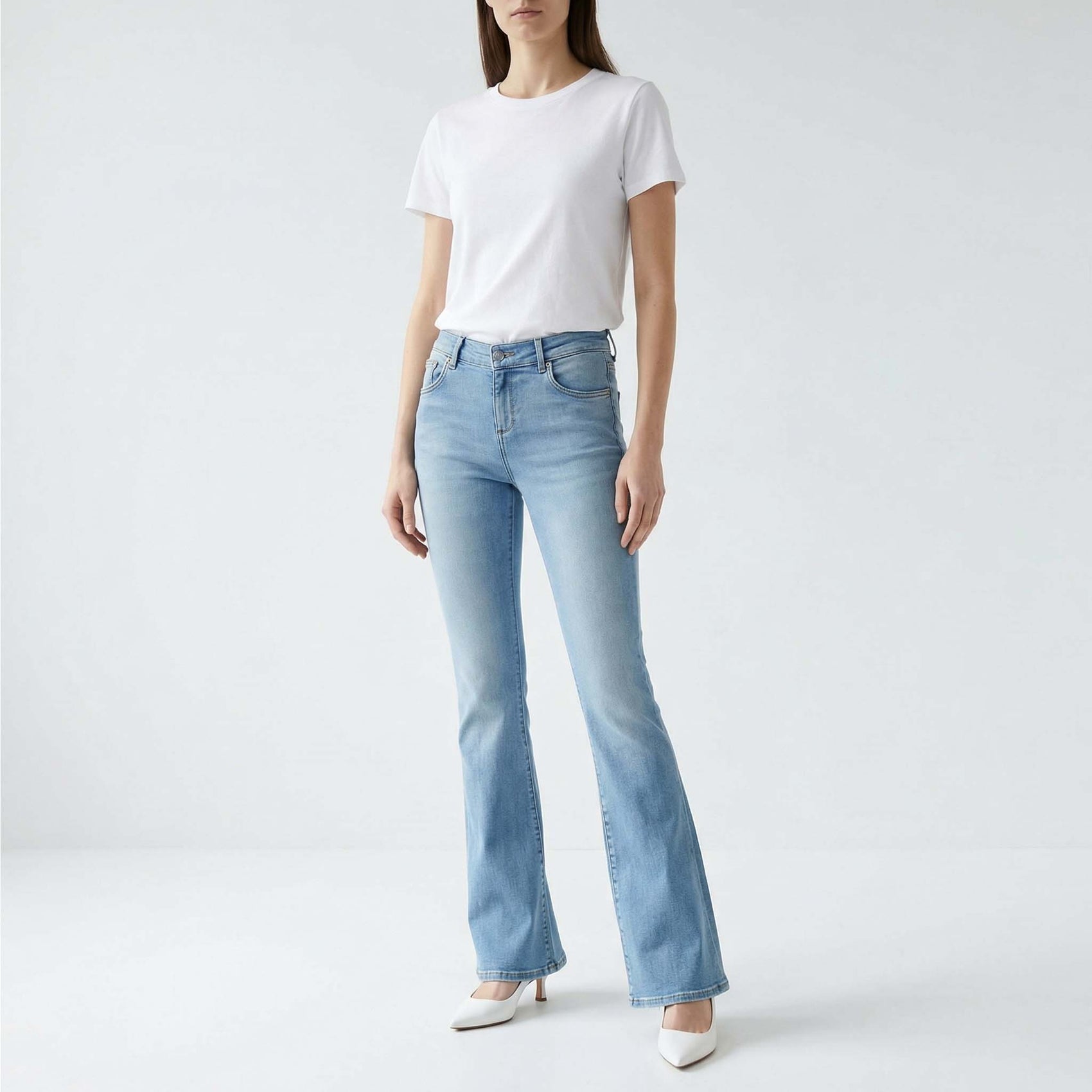 LTB Jeans Fallon Caleya, tall jeans voor lange dames, gedragen door model