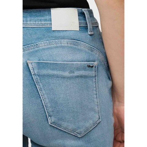 LTB Jeans Jonna Lilias, jeans in tall met lange benen, achteraanzicht