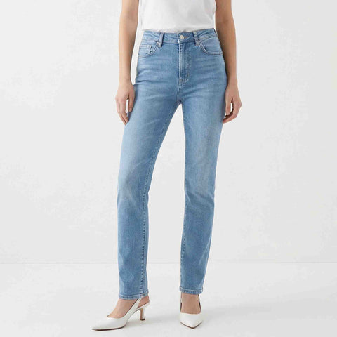LTB Jeans Jonna Lilias, tall jeans voor lange dames, gedragen door model