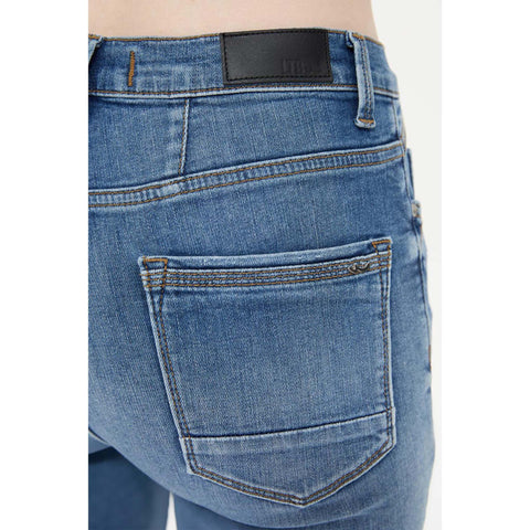 LTB Jeans Nena B Salena, jeans in tall met lange benen, achteraanzicht