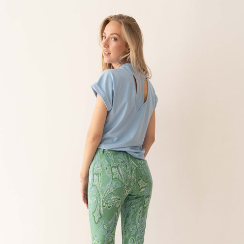 Longlady Shirt Feline, tall kleding voor lange vrouwen, gedragen door model