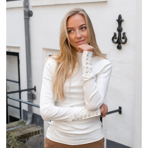 Longlady Shirt Tindy, tall kleding voor lange vrouwen, gedragen door model