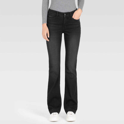 Tall Mac Jeans Dream Boot Commercial black model | lange vrouwen