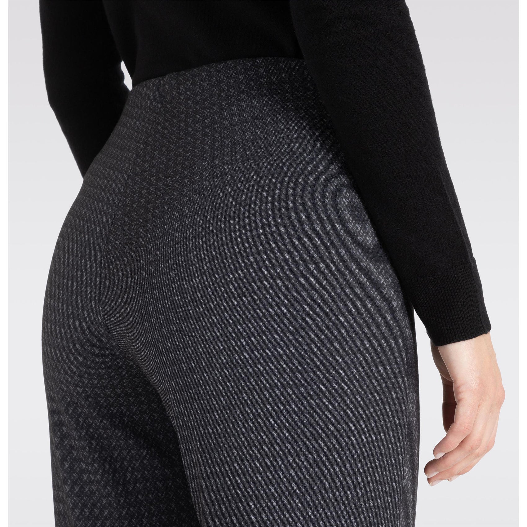 Mac Jeans Flare Dark Grey, jeans in tall met lange benen, achteraanzicht