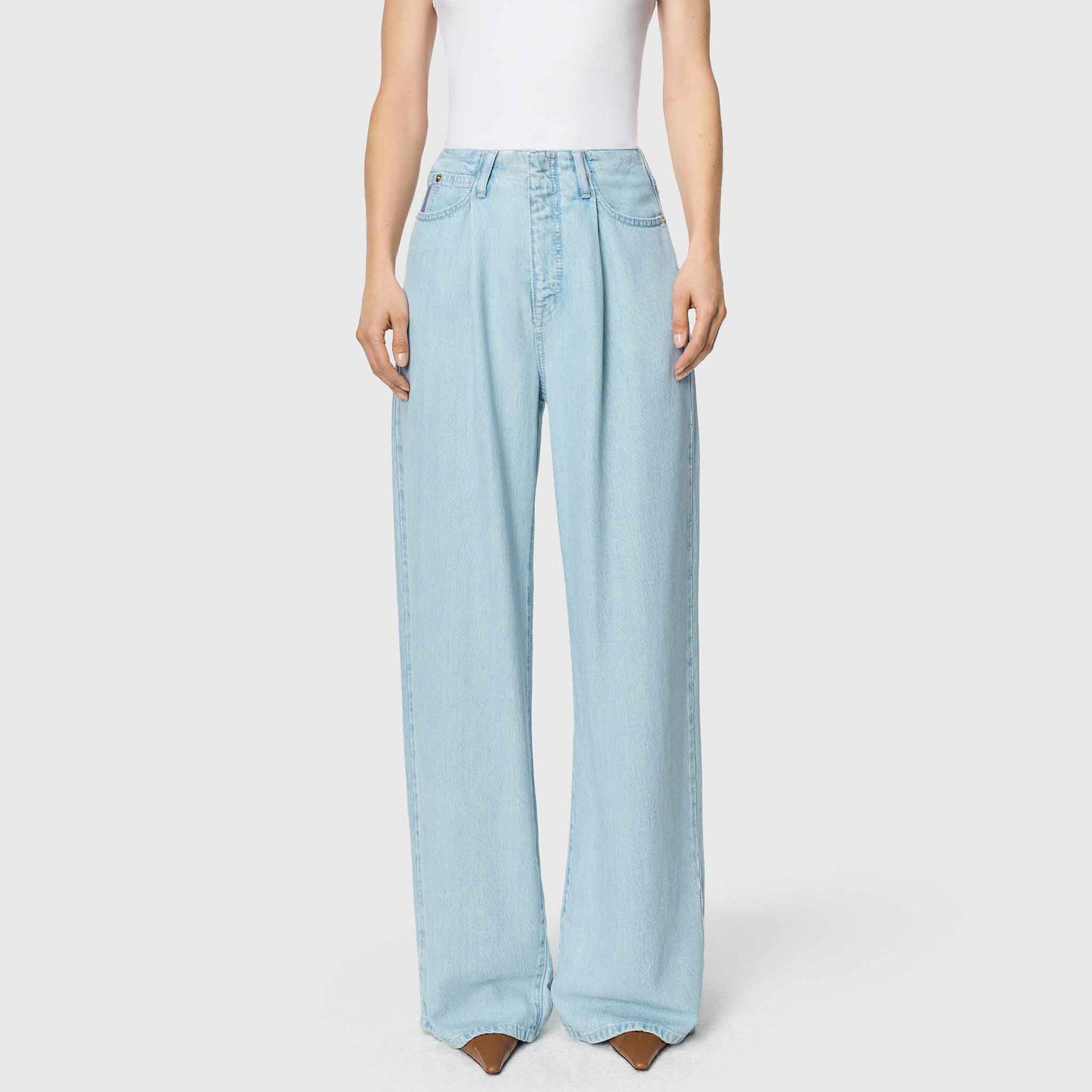 Mac Jeans Naila Essential Blue, tall jeans voor lange dames, gedragen door model