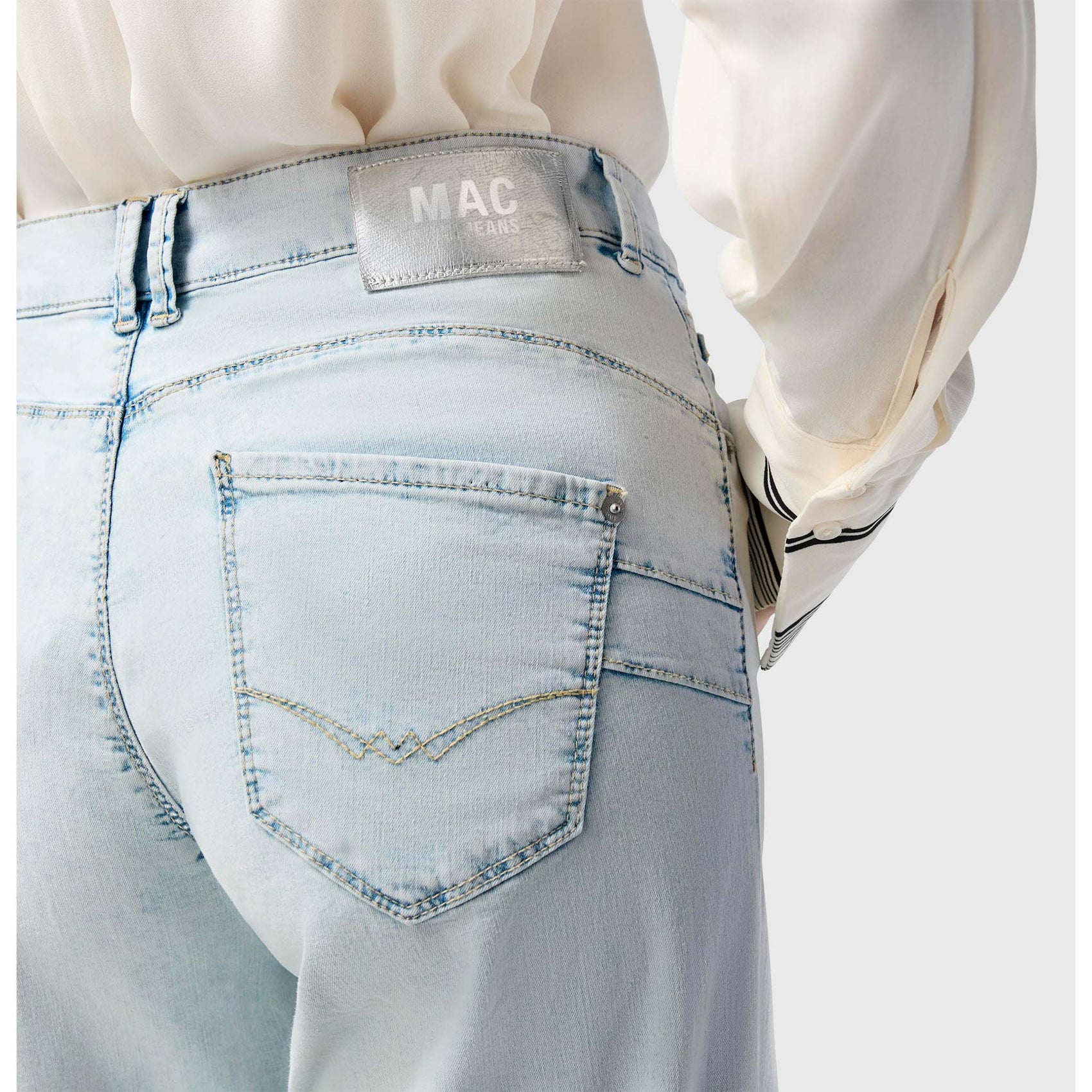 Mac Jeans Rich Palazzo Bleached Japan, jeans in tall met lange benen, achteraanzicht