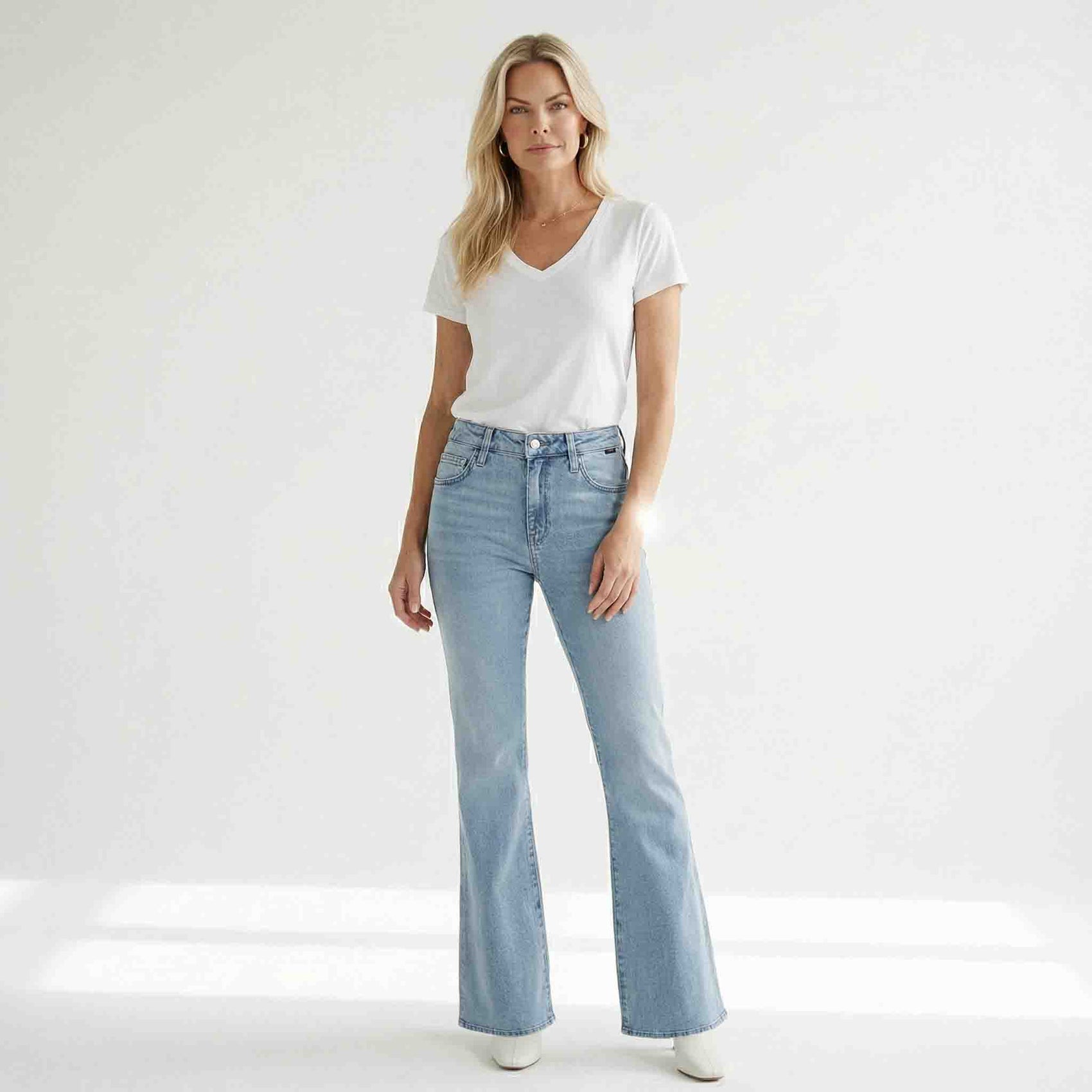 Mavi Jeans Ibiza Lt Brushed 90's, tall jeans voor lange dames, gedragen door model