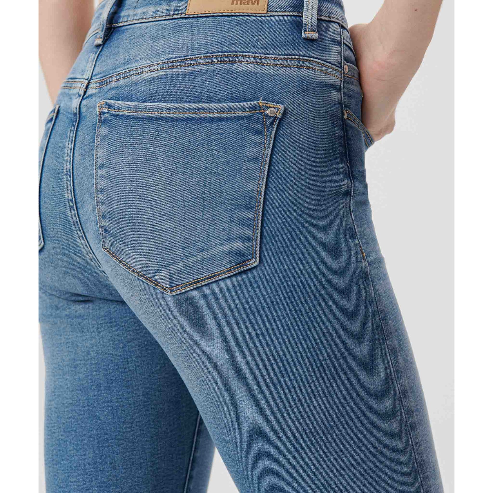 Mavi Jeans Kendra Lt Brushed, jeans in tall met lange benen, achteraanzicht