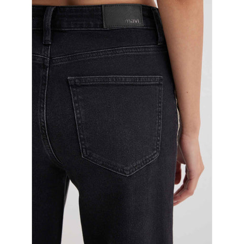 Mavi Jeans Malibu Dark Smoke Band, jeans in tall met lange benen, achteraanzicht