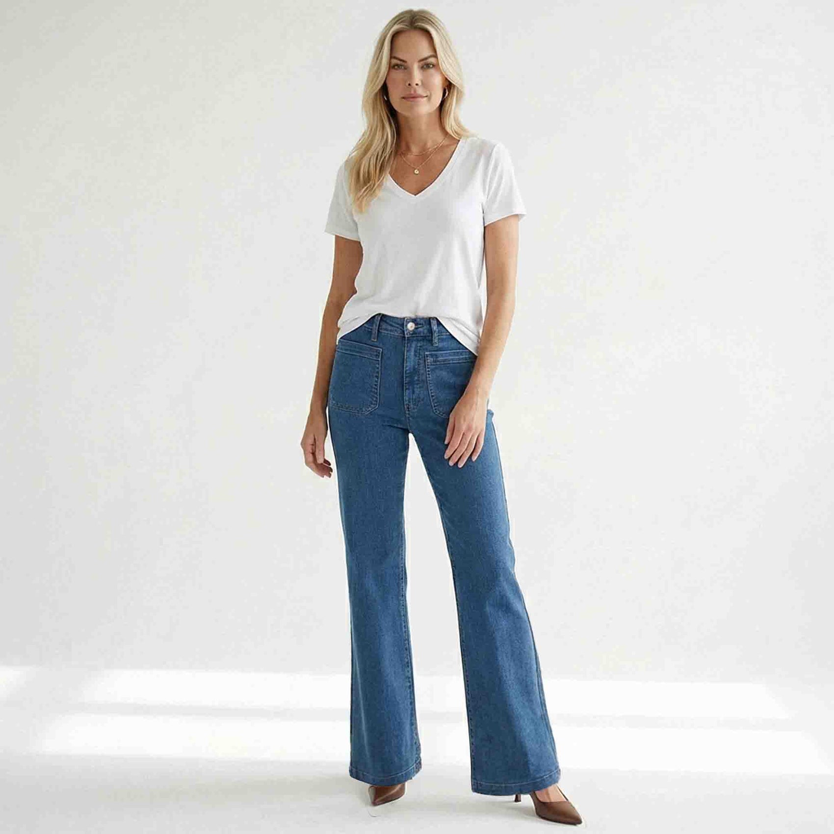Mavi Jeans Malibu Marine Mid Str, tall jeans voor lange dames, gedragen door model