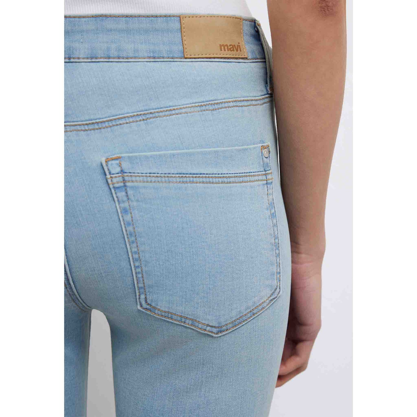 Mavi Jeans Maria Ice Brushed, jeans in tall met lange benen, achteraanzicht