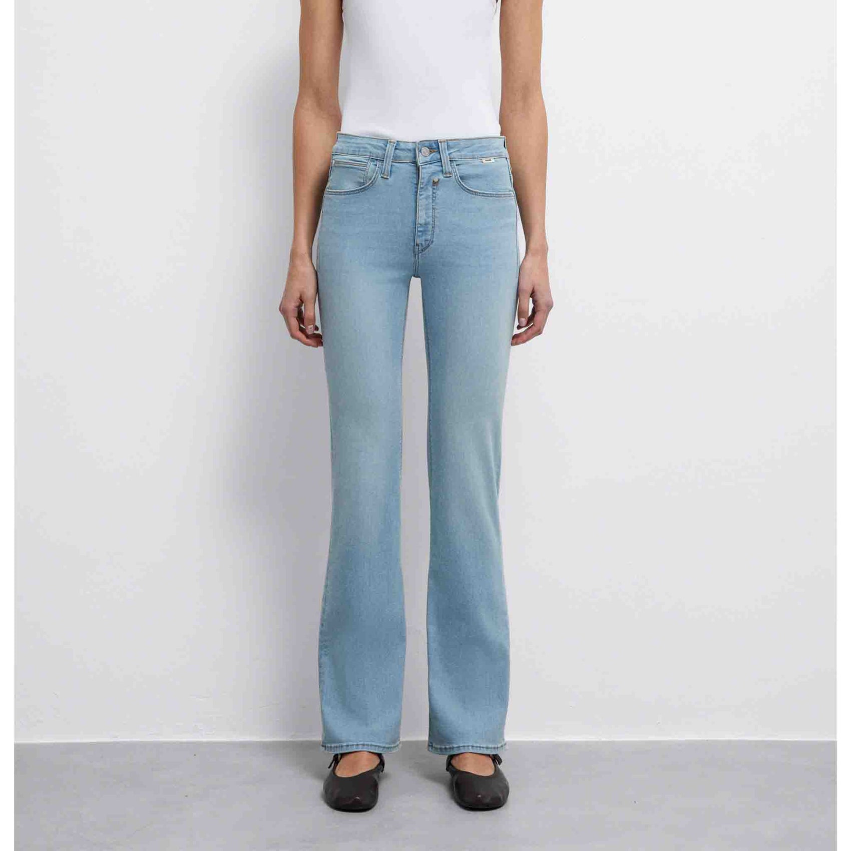 Mavi Jeans Maria Ice Brushed, tall jeans voor lange dames, gedragen door model