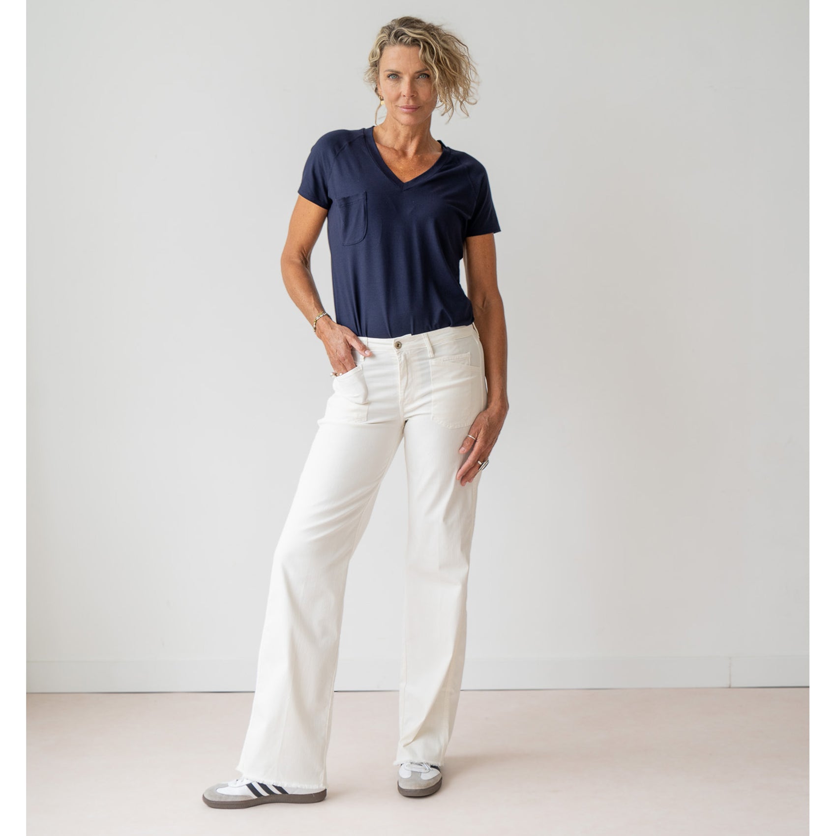 Longlady Shirt Flora, tall kleding voor lange vrouwen, gedragen door model