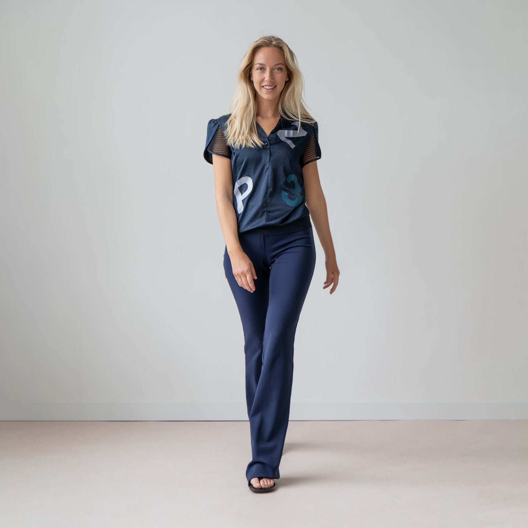 Zip73 Blouse Donkerblauw Gaas, tall kleding voor lange vrouwen, gedragen door model