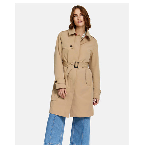 Manisa Trenchcoat Nougat, tall kleding voor lange vrouwen, gedragen door model
