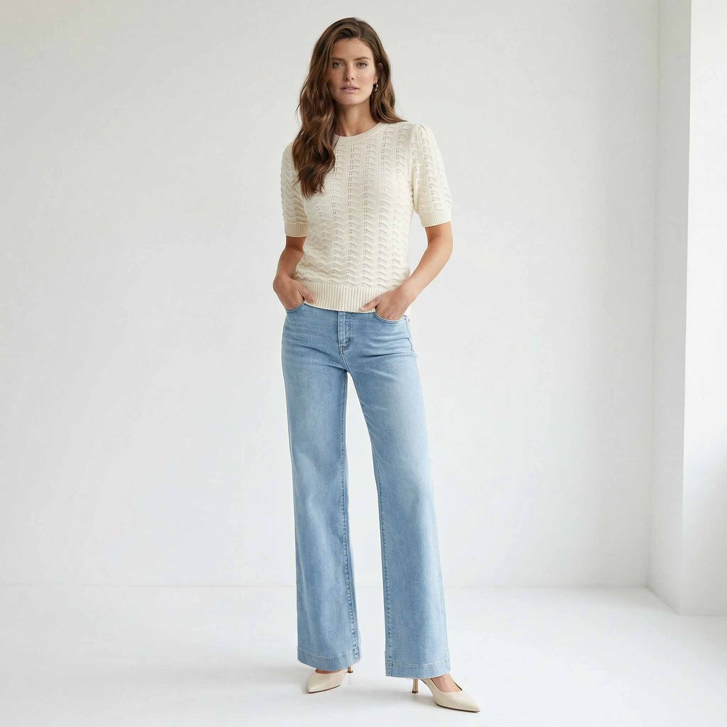 NED Truitje Tay Offwhite, tall kleding voor lange vrouwen, gedragen door model