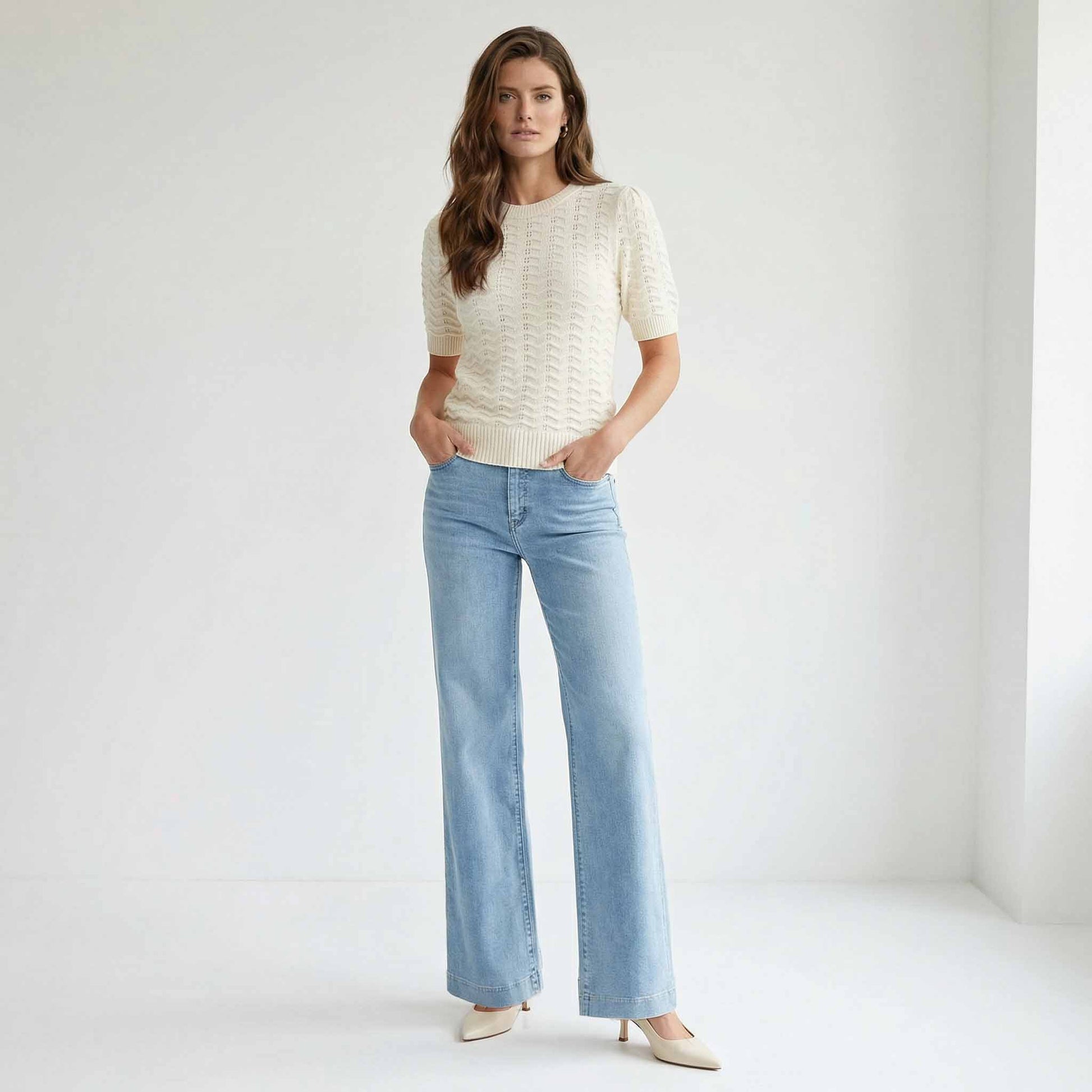 NED Truitje Tay Offwhite, tall kleding voor lange vrouwen, gedragen door model