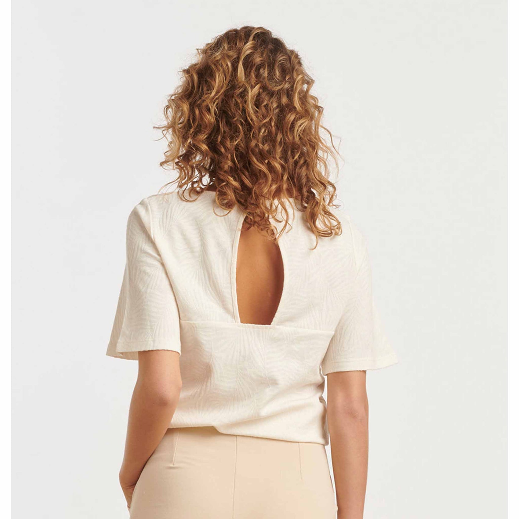 Smashed Lemon Truitje Jaquard Offwhite, tall kleding voor lange dames, achteraanzicht